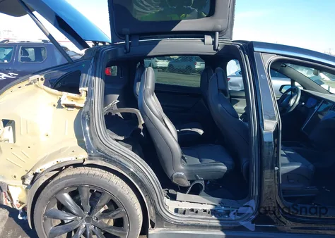 2018 Tesla Model X 100D/75D/P100D z USA, uszkodzony, nr VIN 5YJXCBE24JF114887